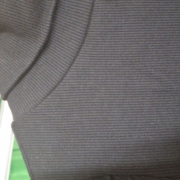 OPHELIA ROE BLACK LONG SLEEVE TURTLE NECK SIZE LARGE - Picture 3 of 5